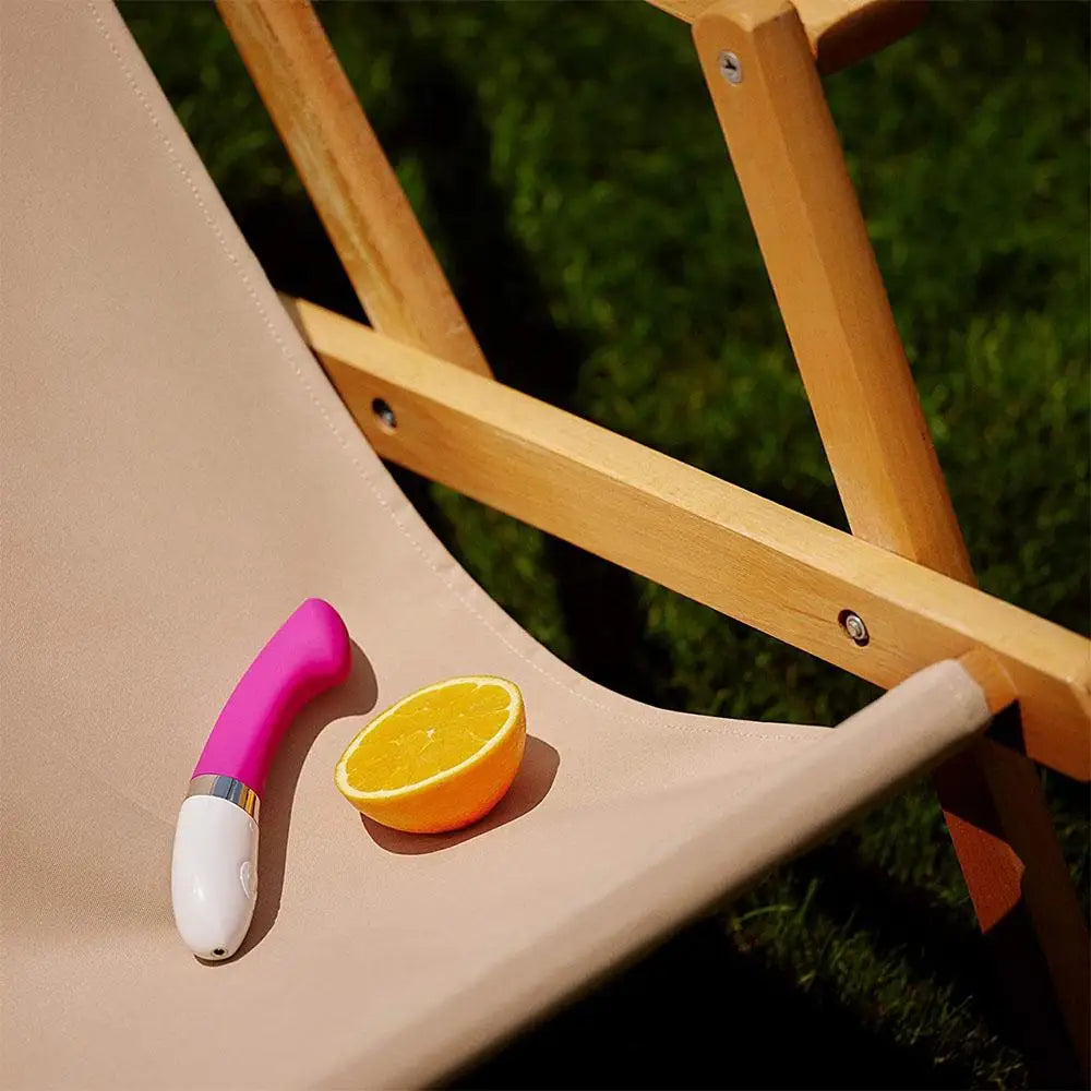 Lelo gigi 2 silicone blue rechargeable discreet g-spot vibrator - peaches and screams